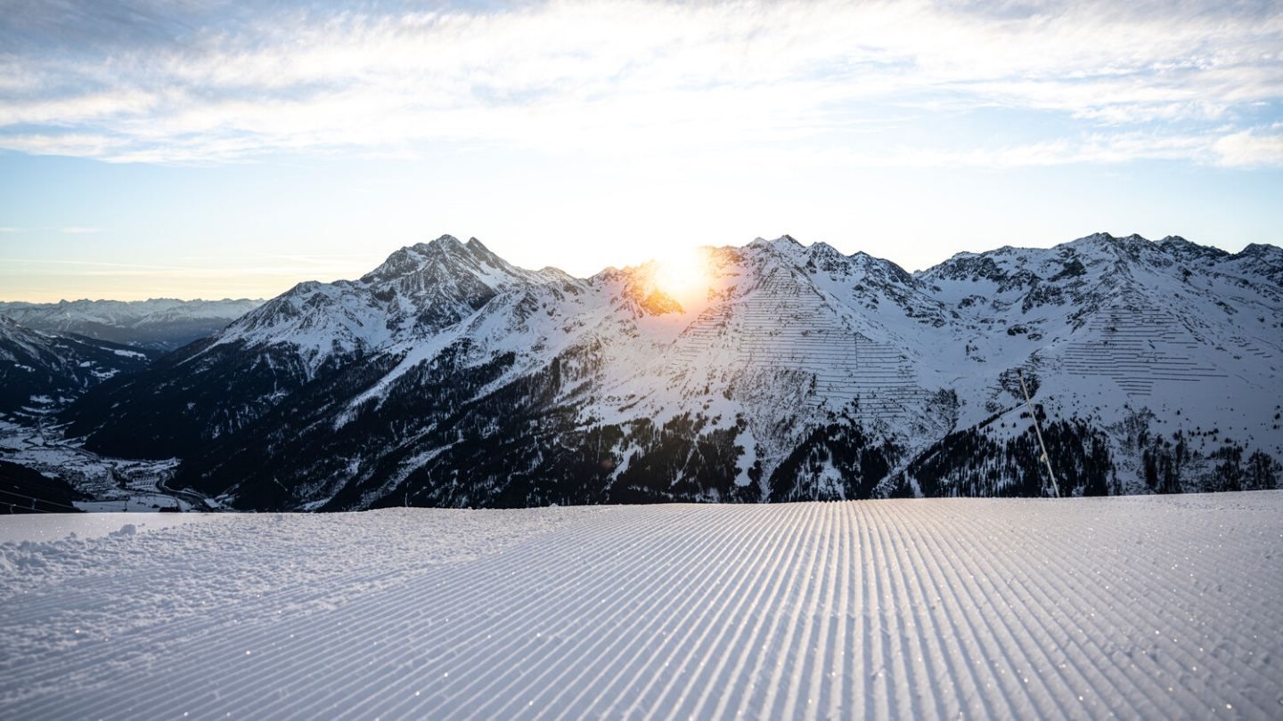 Sonnenaufgang beim Skiurlaub am Arlberg