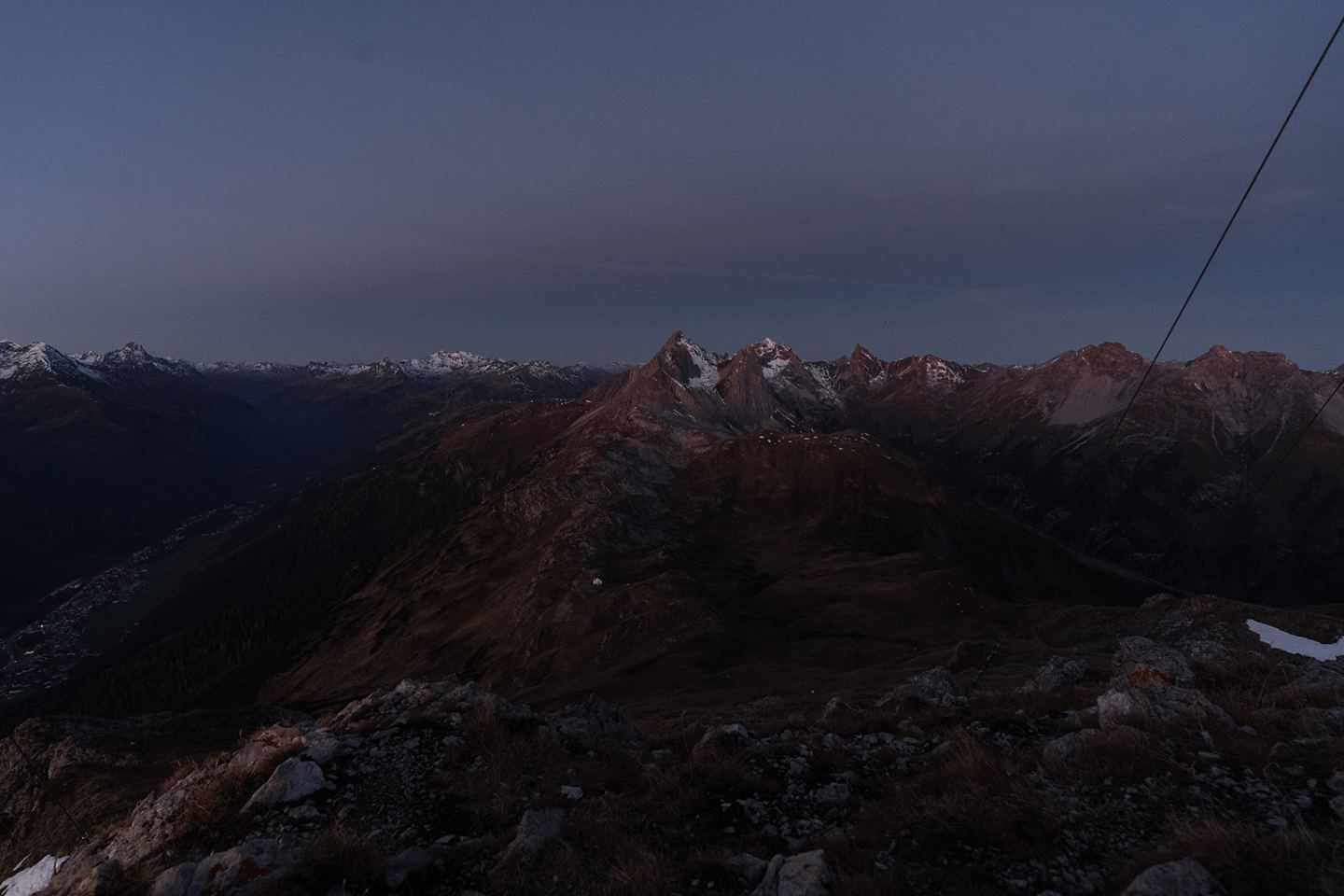 Blaue Stunde über dem Bergpanorama bei St. Anton am Arlberg