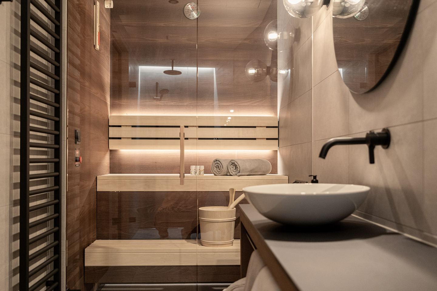 die private Sauna direkt im Badezimmer integriert