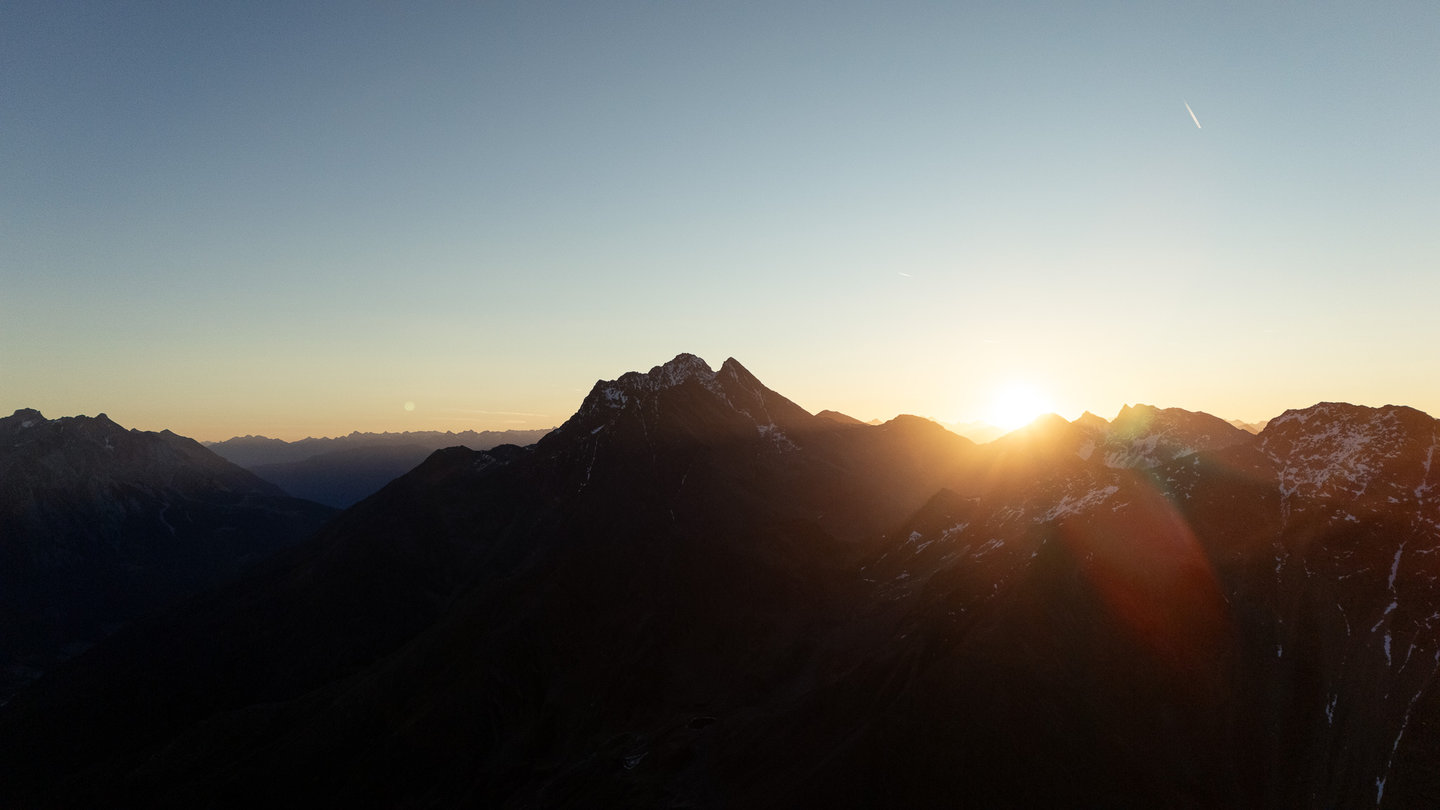 Omaela Story: Sunrise on the Zwölferkopf