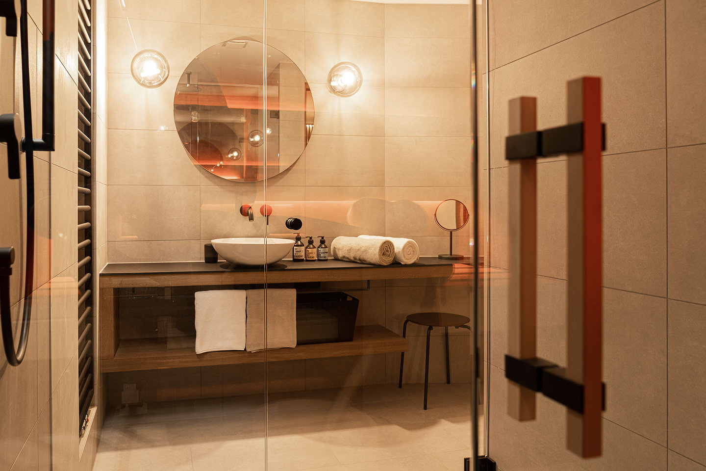 Badezimmer mit privater Sauna Omaela Apartment #4 St. Anton am Arlberg